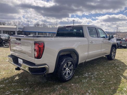 New 2026 GMC Sierra 1500 SLE image 4