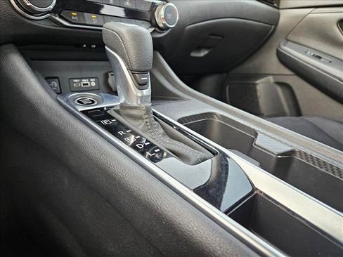 Used 2025 Nissan Sentra SV FWD image 10