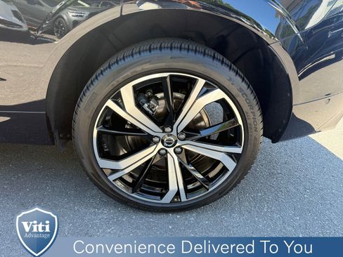 Certified 2024 Volvo XC60 T8 Ultimate w/ Protection Package Premier image 13