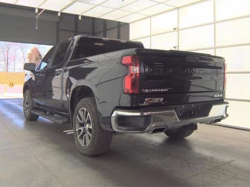 Used 2022 Chevrolet Silverado 1500 LT w/ Z71 Off-Road Package image 5