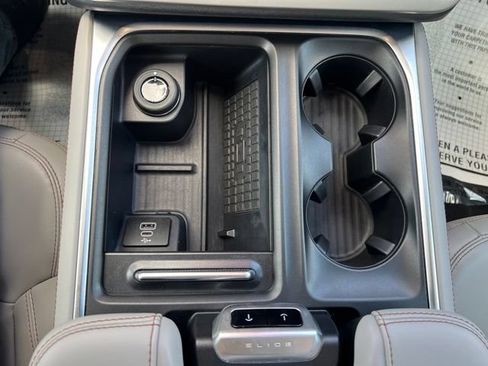 Used 2025 Ford Expedition Max Active AWD/4WD image 28