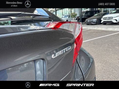 Used 2022 Toyota C-HR Limited image 5