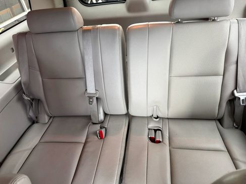 Used 2013 Chevrolet Suburban LTZ RWD image 10