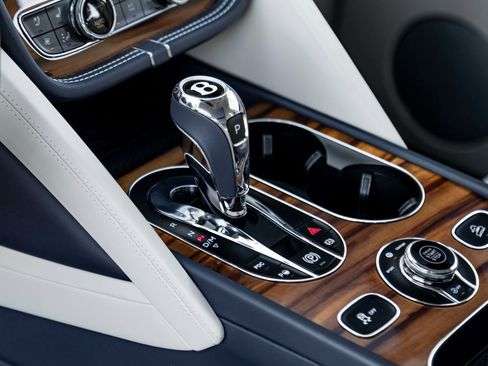 Used 2023 Bentley Bentayga Extended Wheelbase image 22