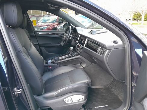 Used 2022 Porsche Macan image 38