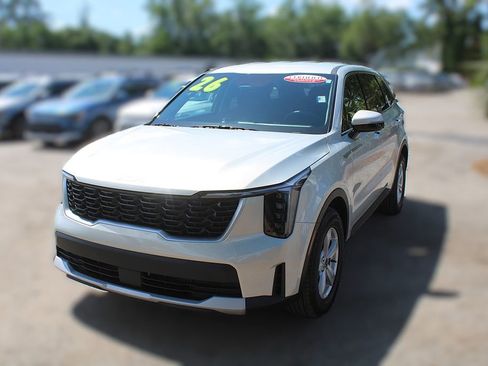 Used 2026 Kia Sorento LX FWD image 16