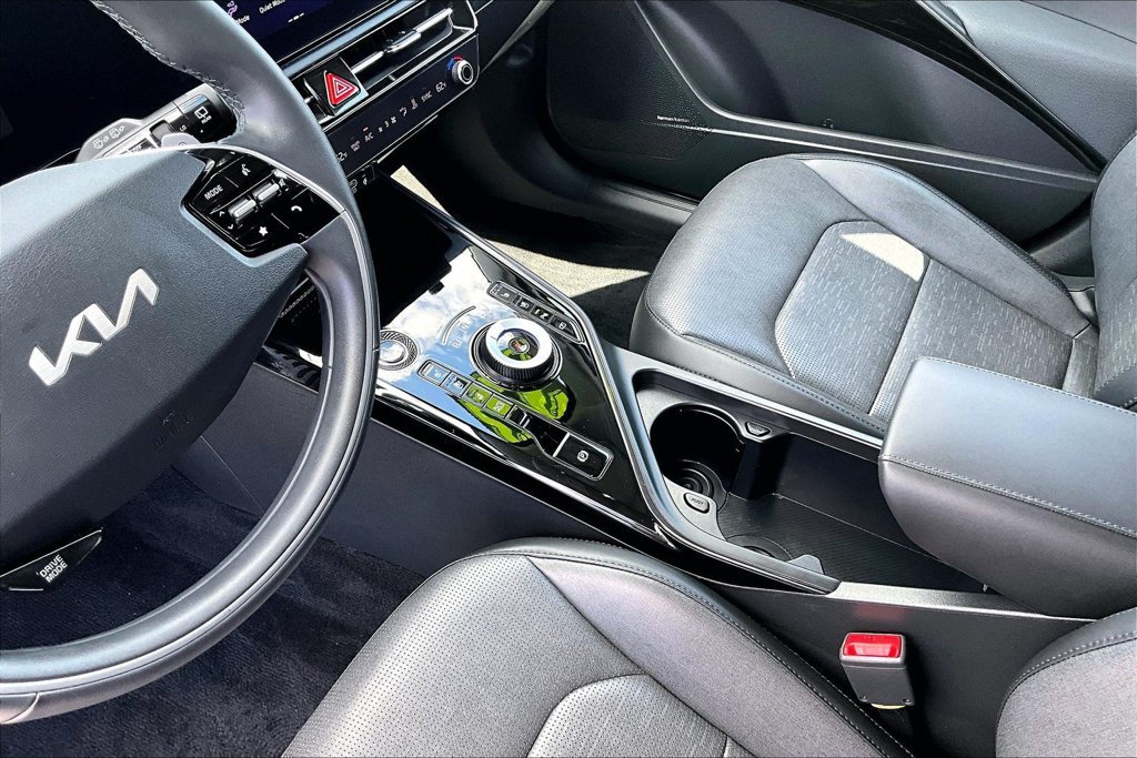 Used 2023 Kia Niro Wave w/ Wave Preserve Package FWD image 8