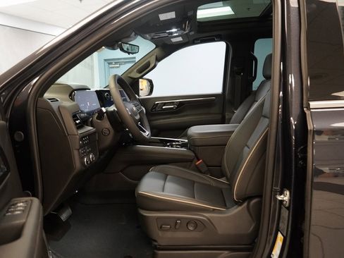 New 2025 Chevrolet Suburban Premier image 5