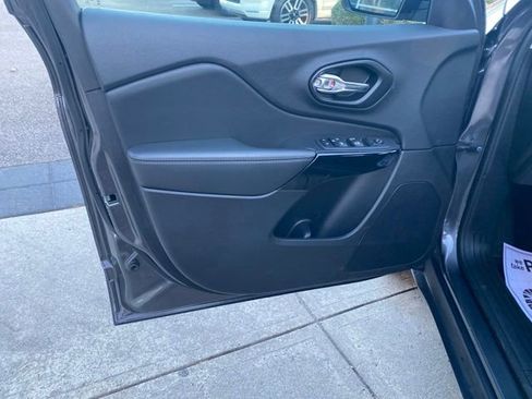 Used 2023 Jeep Cherokee Altitude Lux image 19