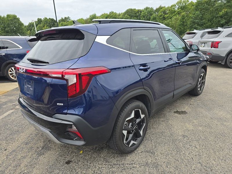 Used 2024 Kia Seltos EX AWD/4WD image 8