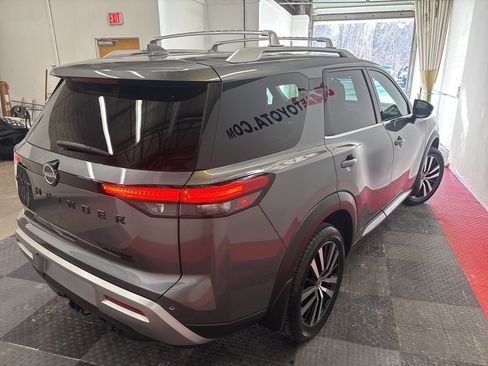 Used 2024 Nissan Pathfinder Platinum w/ Black Appearance Package image 8