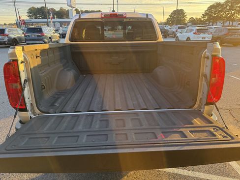 Used 2019 Chevrolet Colorado LT w/ Redline Special Edition image 10