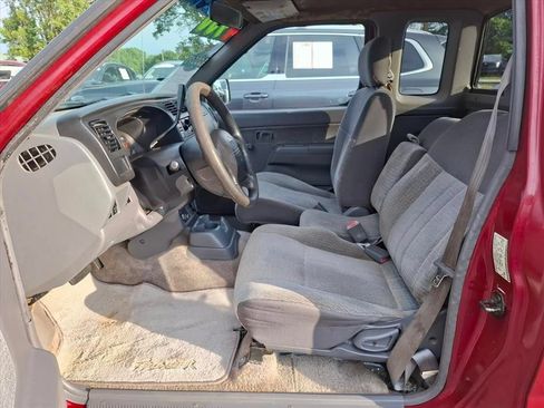 Used 2000 Nissan Frontier XE RWD image 12
