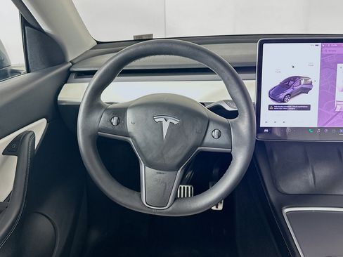 Used 2021 Tesla Model Y Long Range image 16