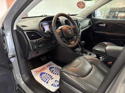 Used 2022 Jeep Cherokee Trailhawk w/ Premium Leather Package AWD/4WD image 30