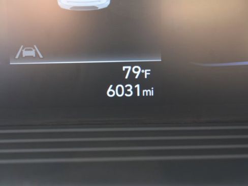 Used 2024 Hyundai Venue Limited image 21