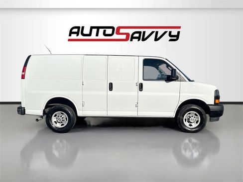 Used 2024 Chevrolet Express 3500 w/ Driver Convenience Package image 8