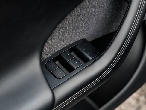 Used 2022 Tesla Model S Base image 47