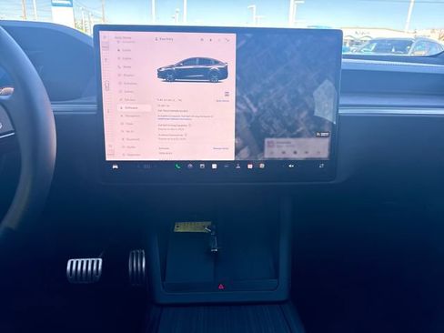 Used 2024 Tesla Model X image 32