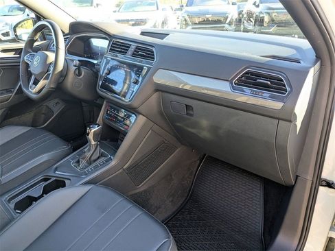 Used 2024 Volkswagen Tiguan SE R-Line image 12