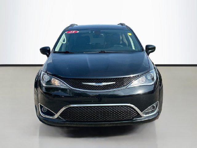 Used 2018 Chrysler Pacifica Touring-L w/ Tire & Wheel Group FWD image 3