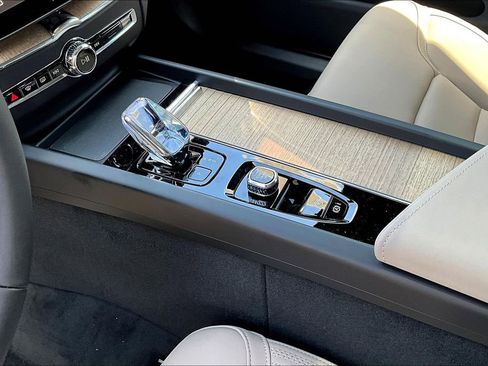 New 2026 Volvo XC60 B5 Plus w/ Protection Package Premier image 20