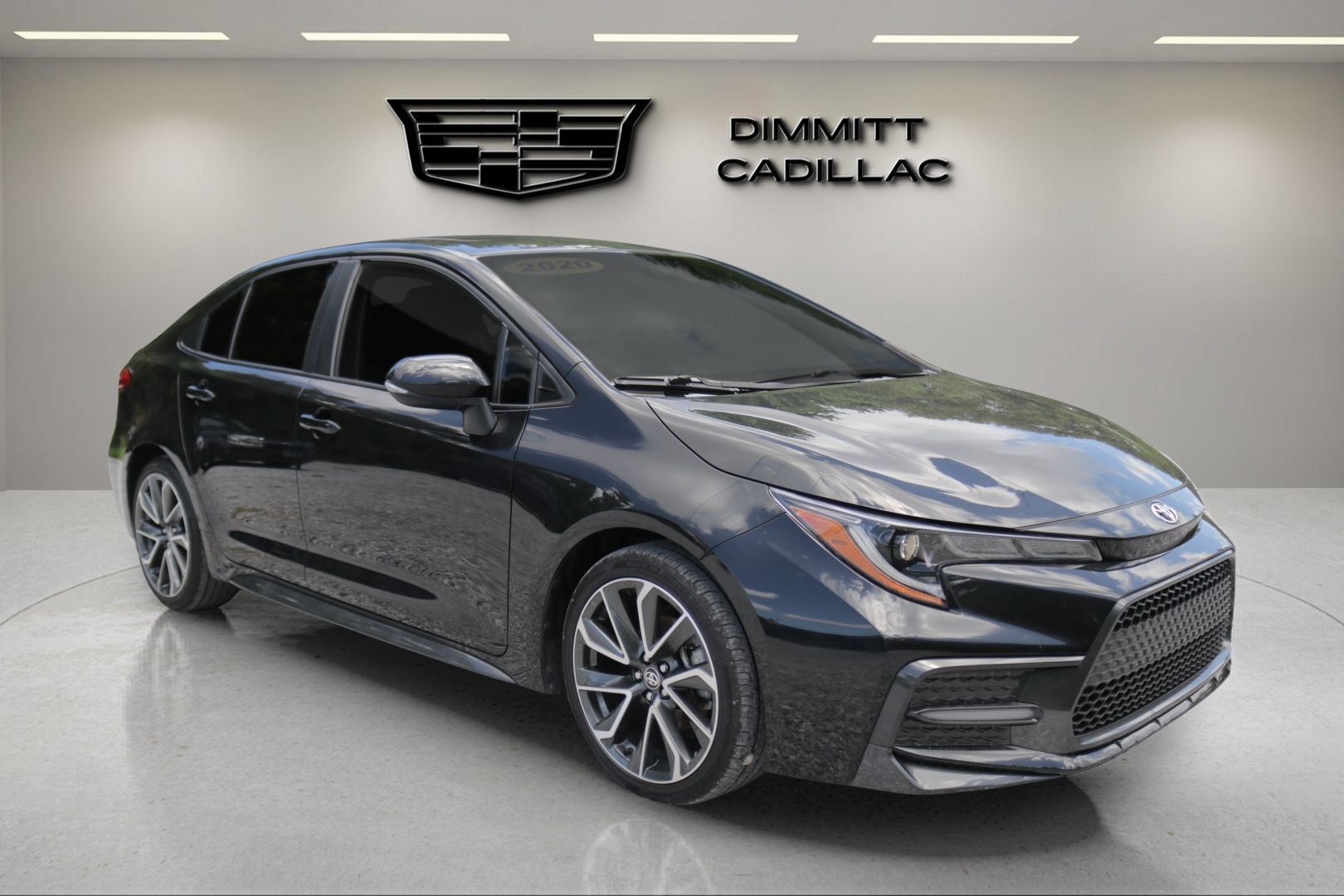 Used 2020 Toyota Corolla XSE FWD image 3
