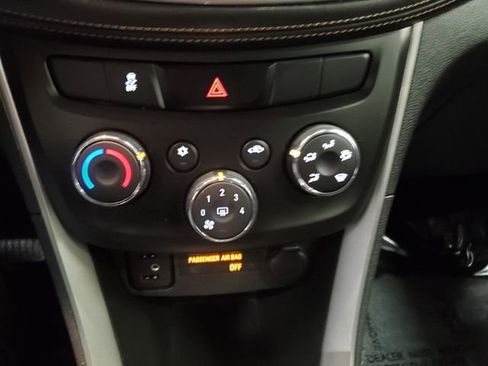 Used 2017 Chevrolet Trax LT w/ LT Convenience Package image 19