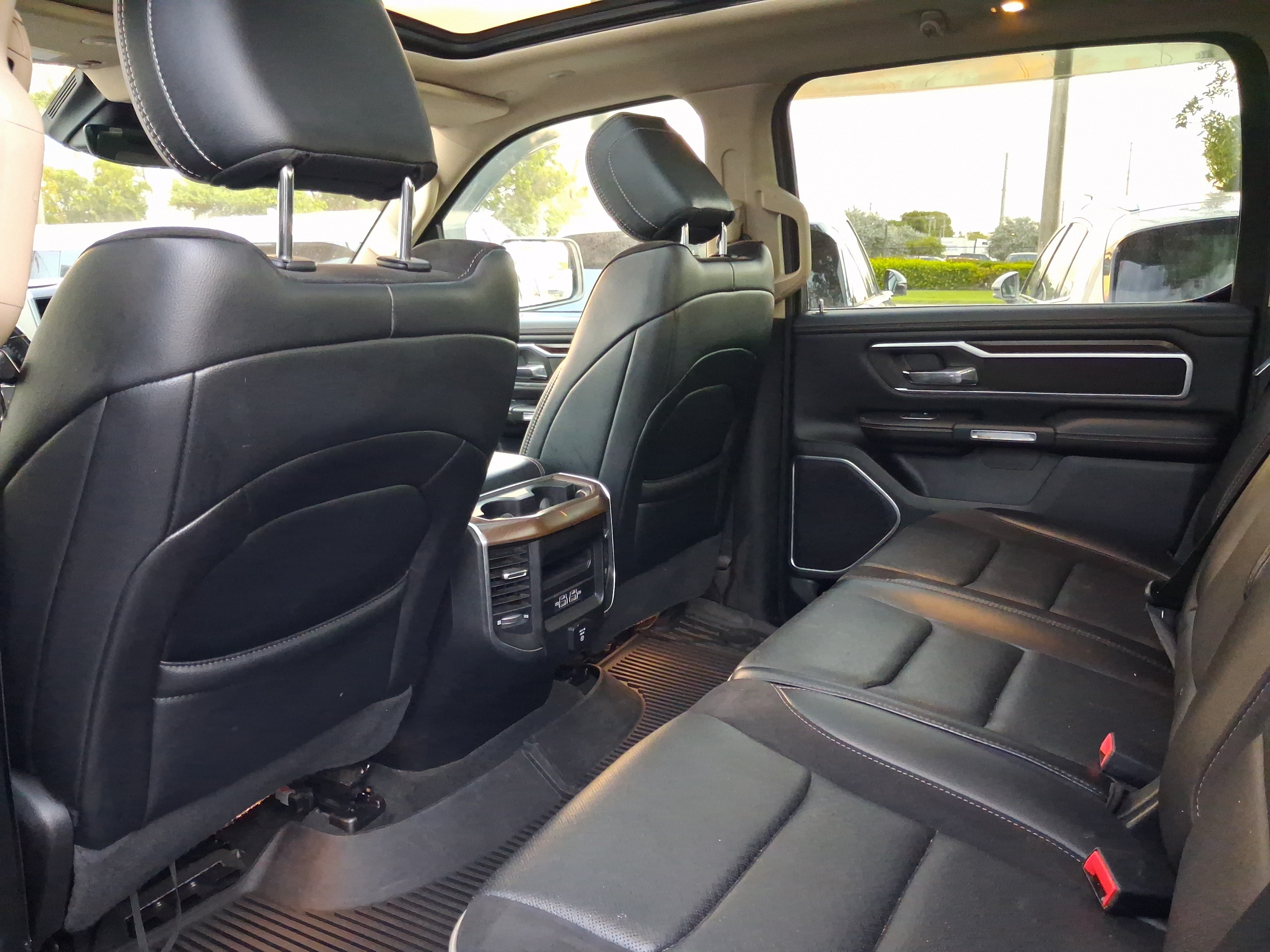 Used 2021 RAM 1500 Laramie AWD/4WD image 5