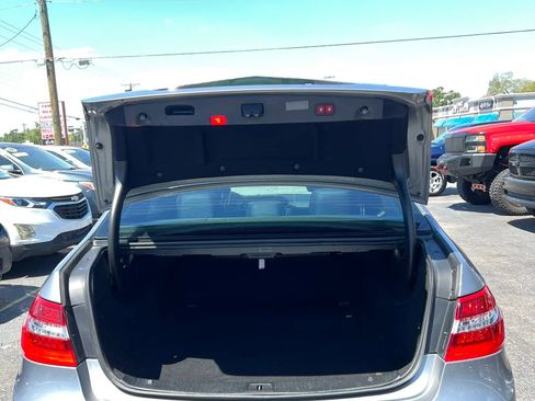 Used 2010 Mercedes-Benz E 350 Sedan image 19
