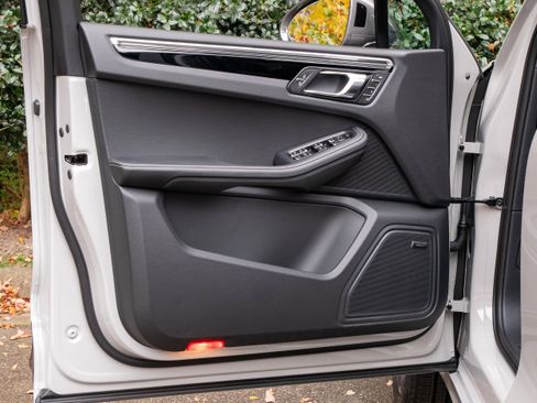 New 2026 Porsche Macan Turbo image 33