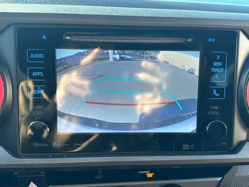 Used 2017 Toyota Tacoma TRD Sport w/ Tow Package (A/T) image 16