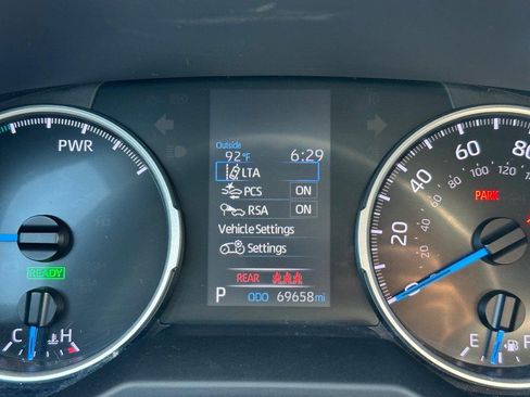Used 2021 Toyota RAV4 LE AWD/4WD image 20