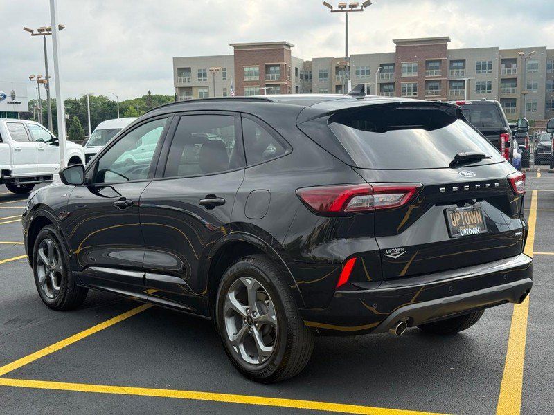 Used 2023 Ford Escape ST-Line w/ Tech Pack #1 AWD/4WD image 9