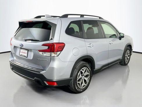 Used 2020 Subaru Forester Premium AWD/4WD image 7