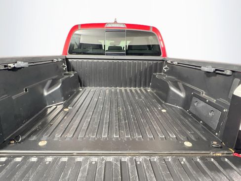 Used 2022 Toyota Tacoma SR5 w/ Technology Package image 33