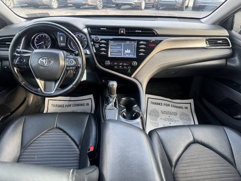 Used 2019 Toyota Camry SE FWD image 11
