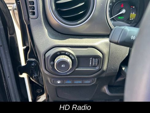 Used 2023 Jeep Wrangler Unlimited w/ Sun & Screen Package AWD/4WD image 18