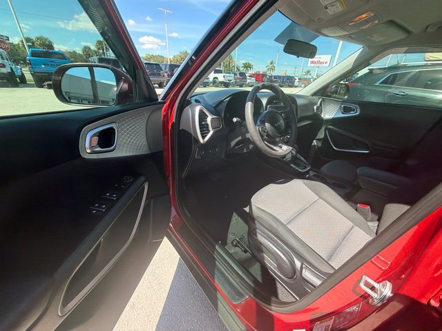 Certified 2022 Kia Soul LX FWD image 3