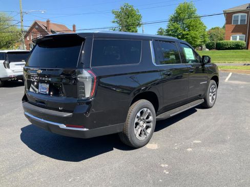 New 2026 Chevrolet Suburban LT w/ Comfort Package AWD/4WD image 7