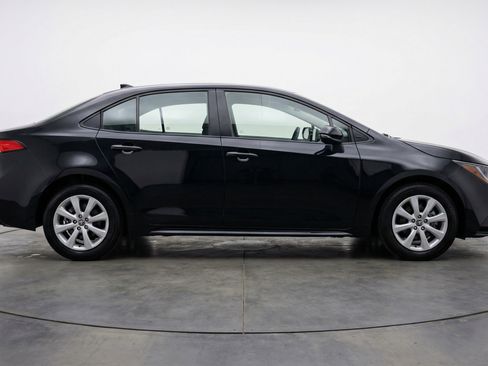 Used 2025 Toyota Corolla LE FWD image 11