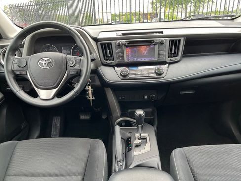 Used 2018 Toyota RAV4 XLE AWD/4WD image 5