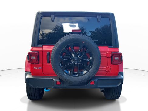 Used 2022 Jeep Wrangler Unlimited Sahara w/ Cold Weather Group image 5