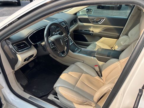Used 2017 Lincoln Continental Premiere FWD image 23