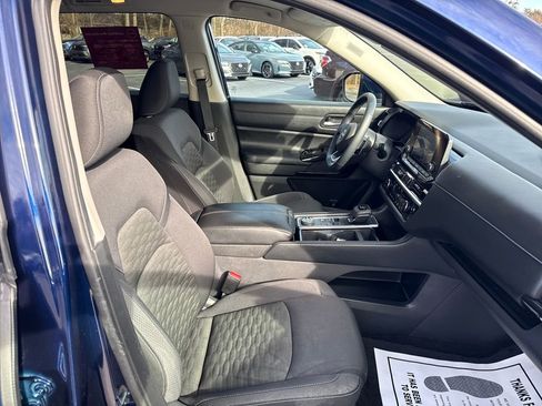 Used 2022 Nissan Pathfinder SV image 31