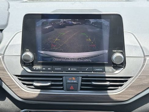 Used 2024 Nissan Altima 2.5 SV FWD image 5