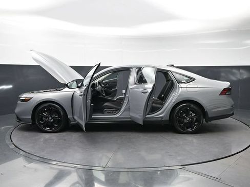Certified 2025 Honda Accord SE image 30
