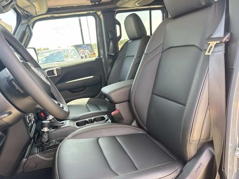 New 2026 Jeep Gladiator Sport AWD/4WD image 15