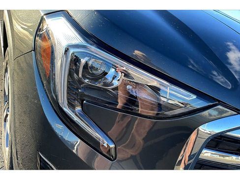 Used 2021 GMC Terrain SLT w/ LPO, Floor Liner Package image 25