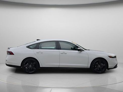 Used 2025 Honda Accord Sport image 8